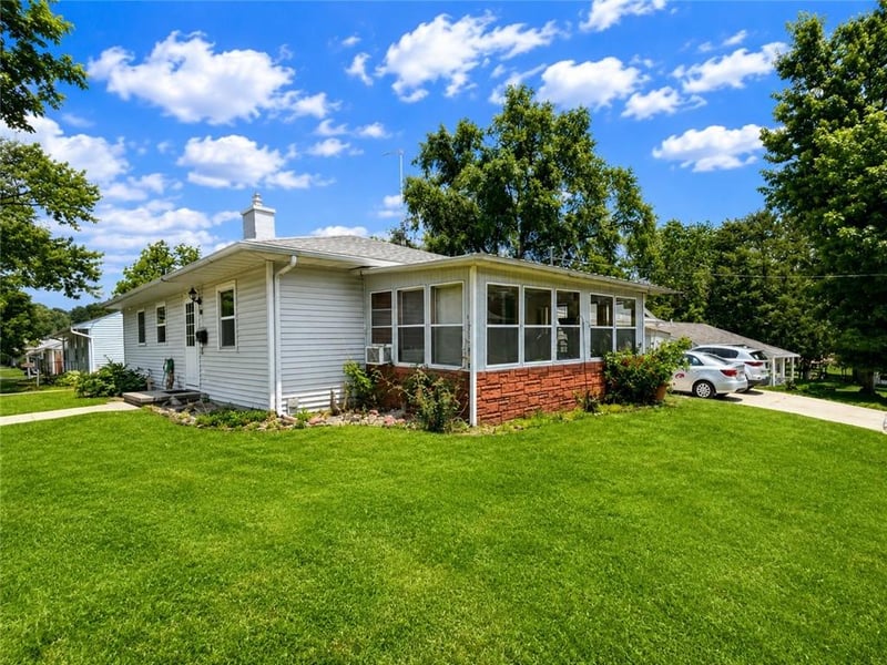221 Frederick Ave, Maryville, MO 64468
