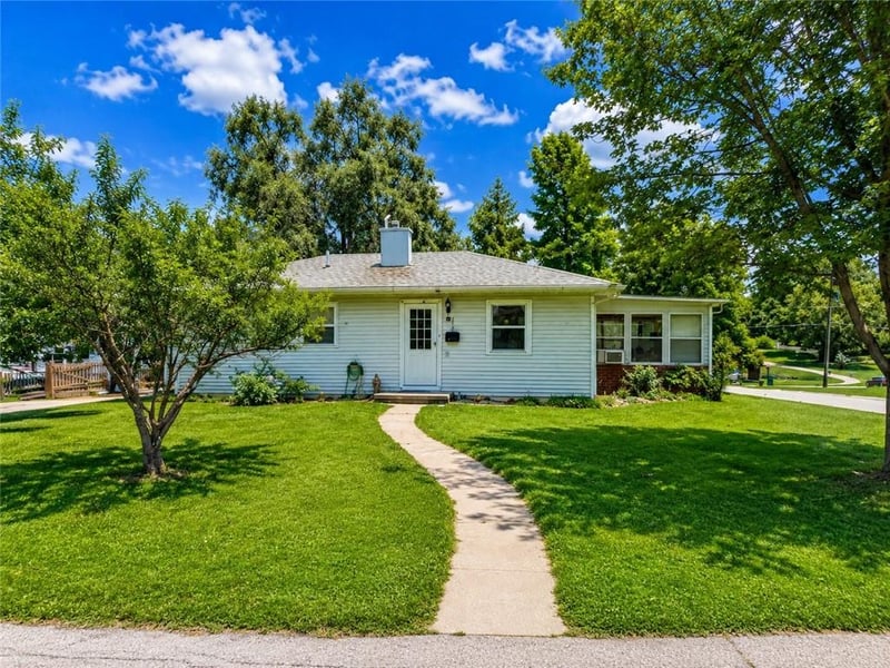 221 Frederick Ave, Maryville, MO 64468