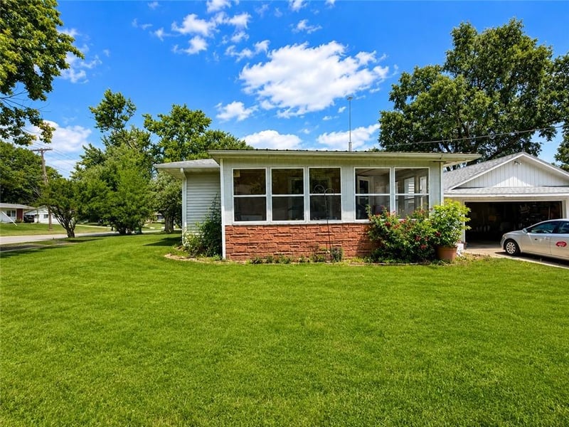 221 Frederick Ave, Maryville, MO 64468