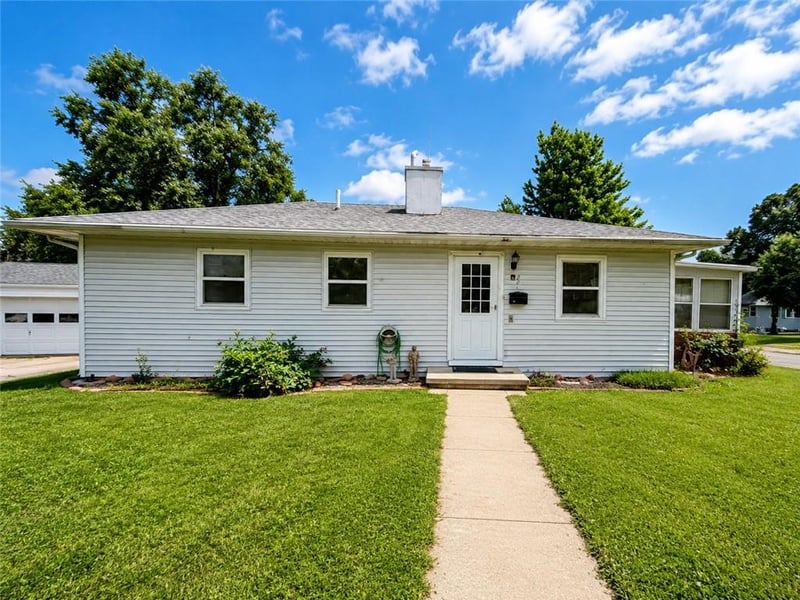 221 Frederick Ave, Maryville, MO 64468