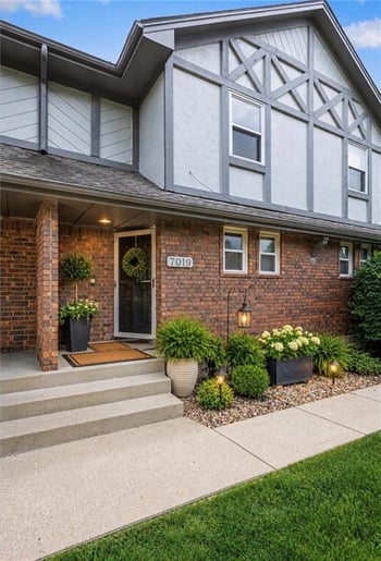 7019 N Fisk Ct, Kansas City, MO 64151