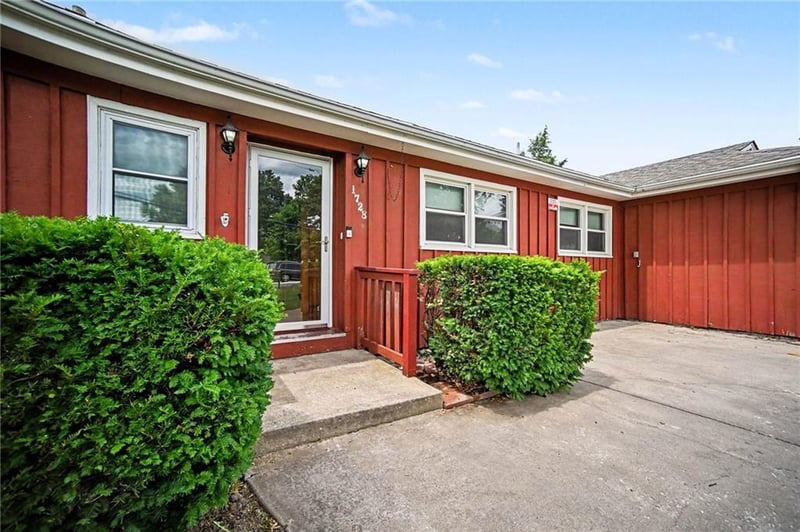 1728 Berry Rd, Independence, MO 64057