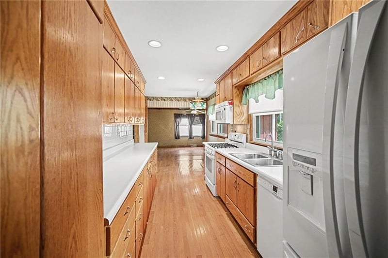 1728 Berry Rd, Independence, MO 64057