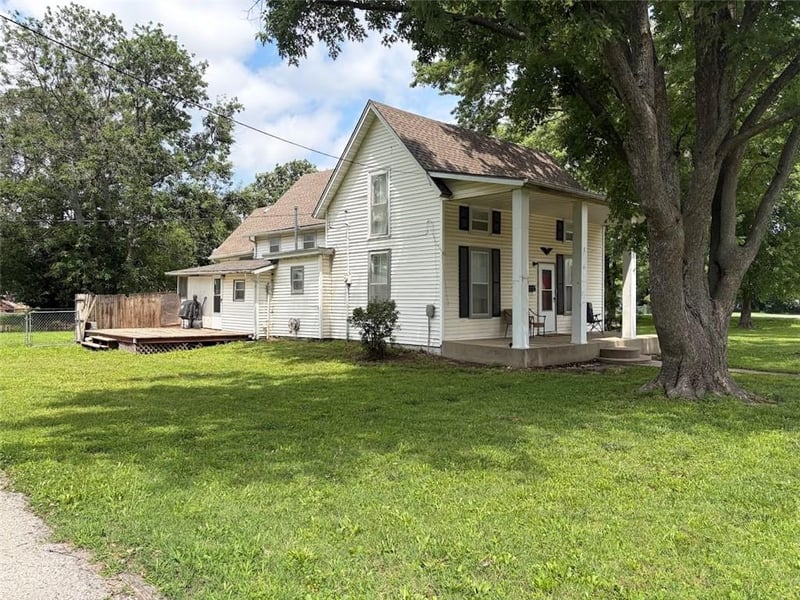 604 S 3rd St, Burlington, KS 66839