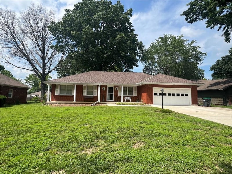 1101 Azure Ave, Blue Springs, MO 64015