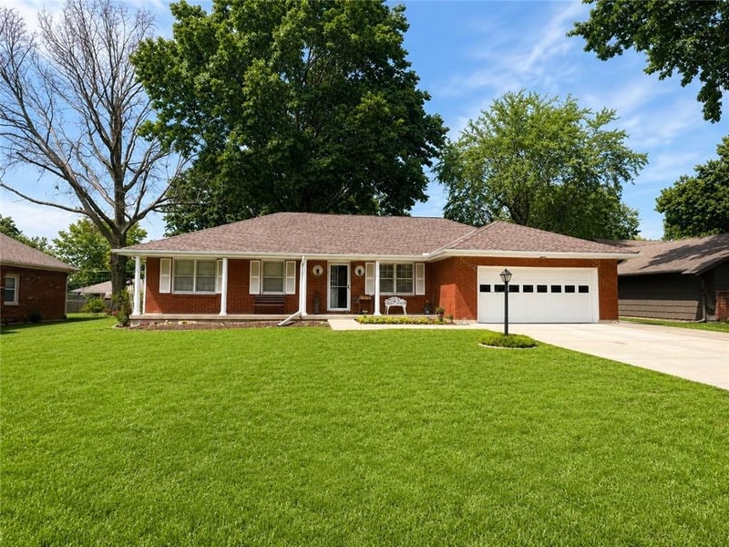 1101 Azure Ave, Blue Springs, MO 64015