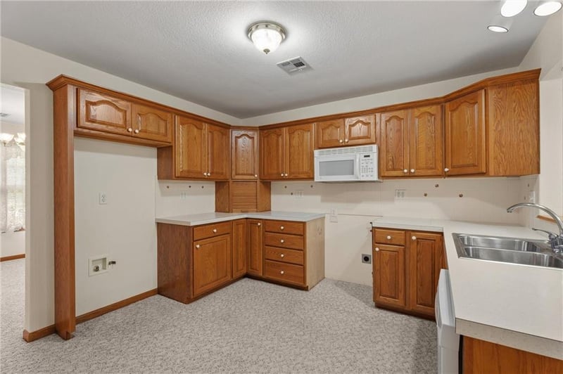 1006 Ridgeway St, Caney, KS 67333