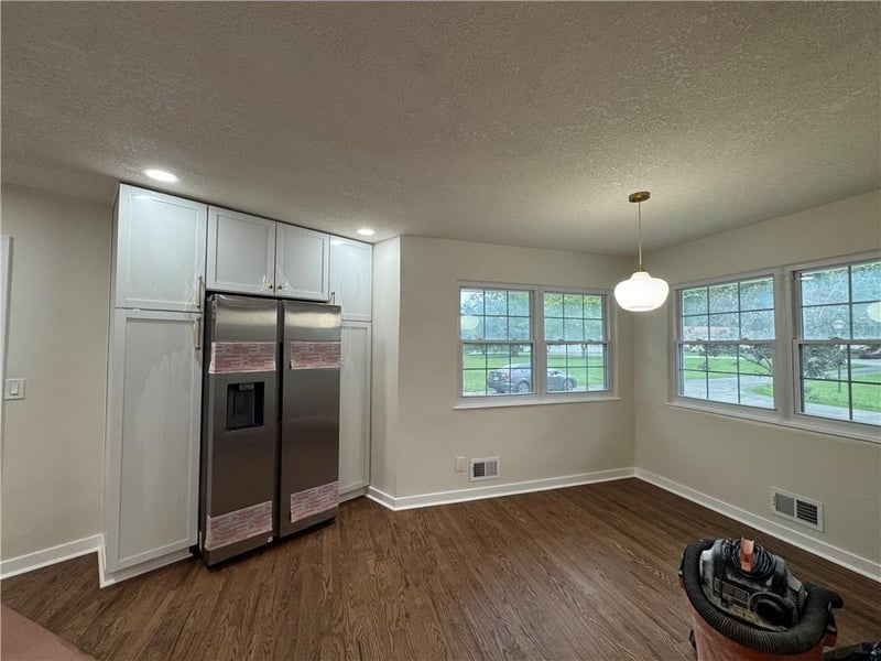 10505 49th St, Shawnee, KS 66203