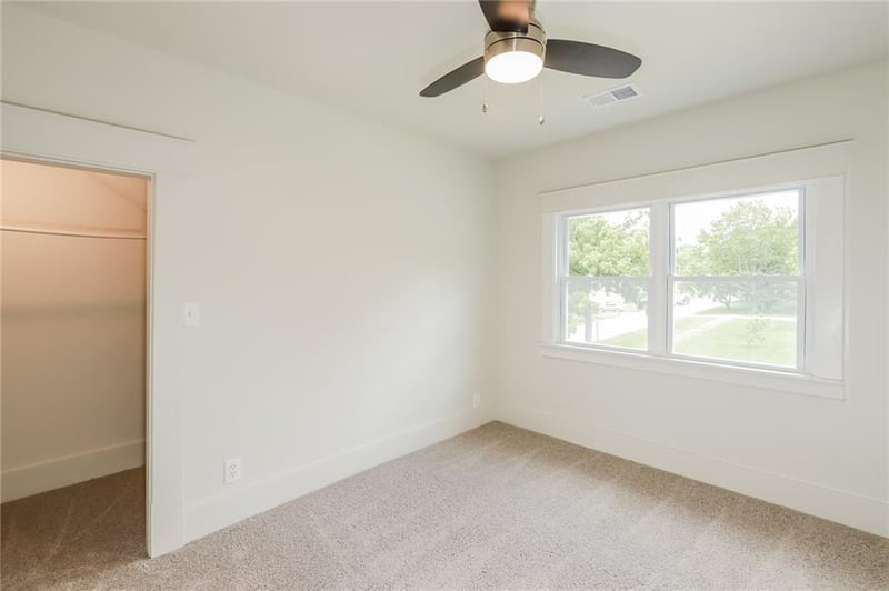 701 Peoria St, Paola, KS 66071