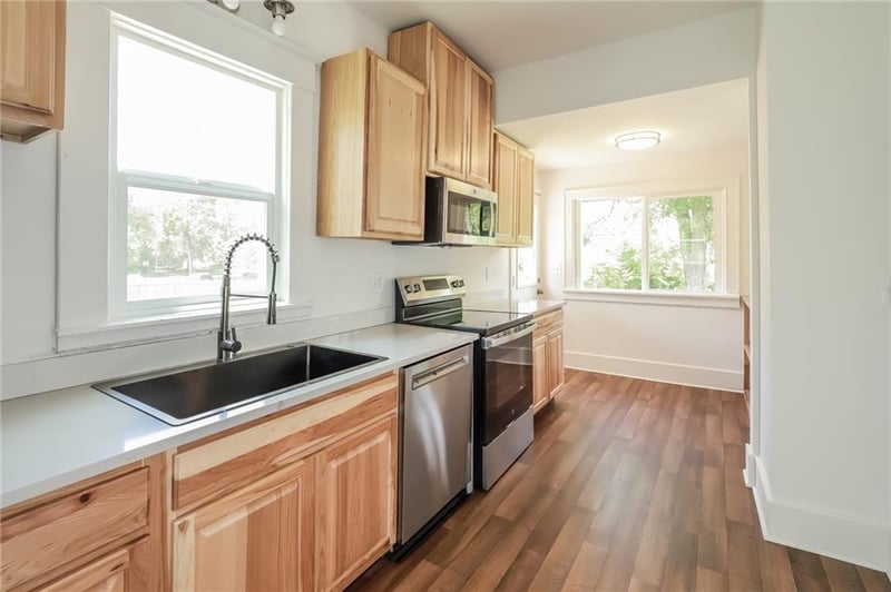 701 Peoria St, Paola, KS 66071