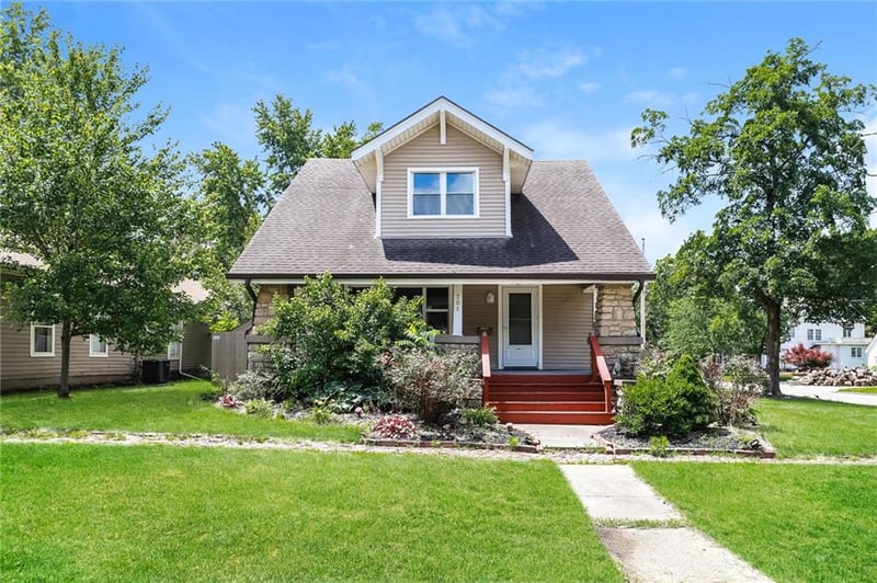 701 Peoria St, Paola, KS 66071