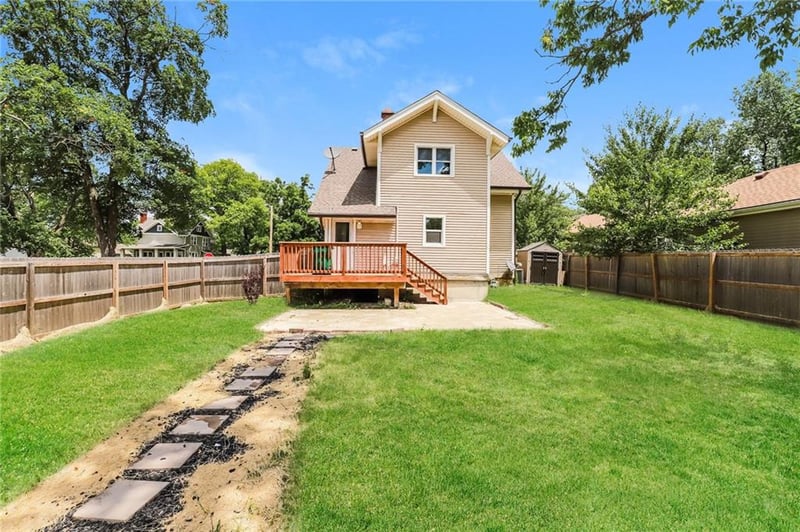 701 Peoria St, Paola, KS 66071