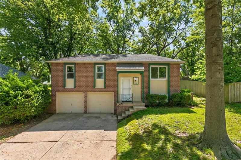 1100 Canterbury Rd, Blue Springs, MO 64015