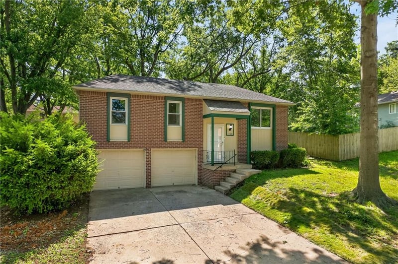 1100 Canterbury Rd, Blue Springs, MO 64015