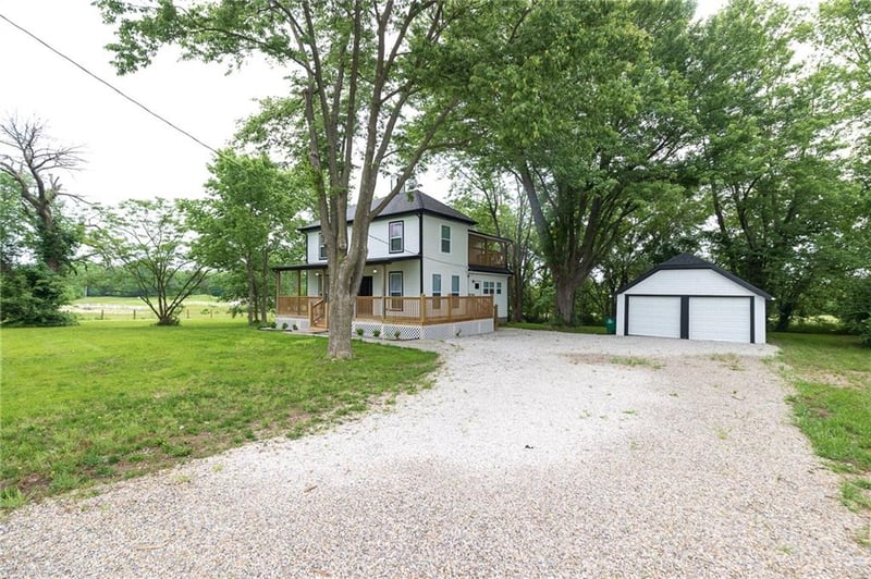 21195 Woodland Rd, Spring Hill, KS 66083