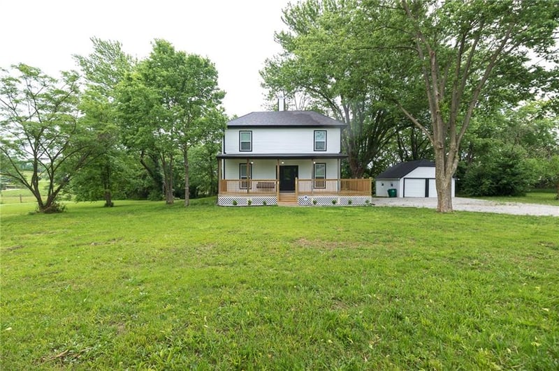 21195 Woodland Rd, Spring Hill, KS 66083