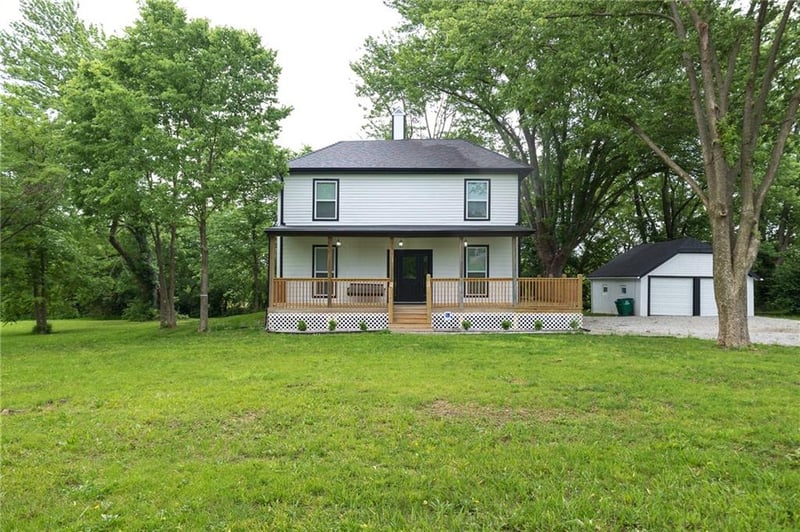 21195 Woodland Rd, Spring Hill, KS 66083