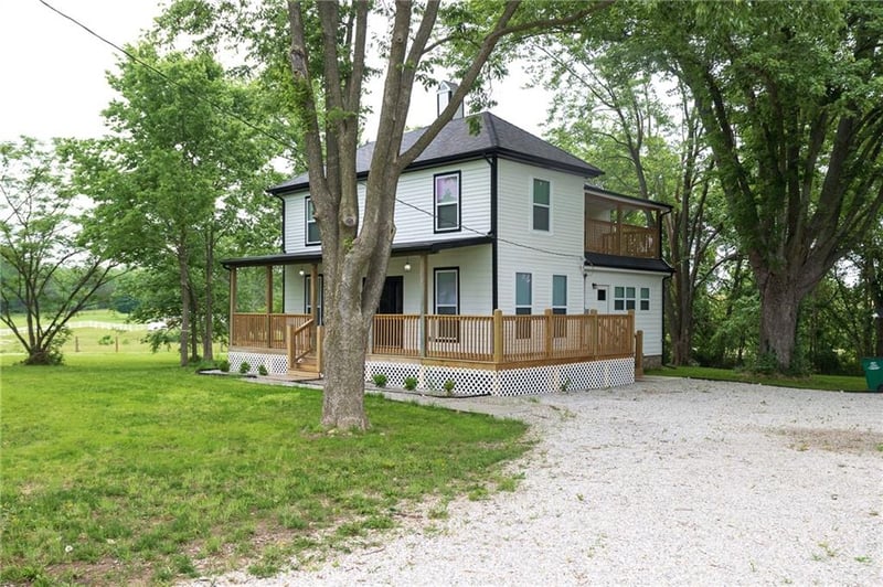 21195 Woodland Rd, Spring Hill, KS 66083