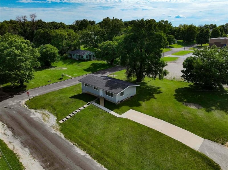 1115 3rd Ave, Horton, KS 66439