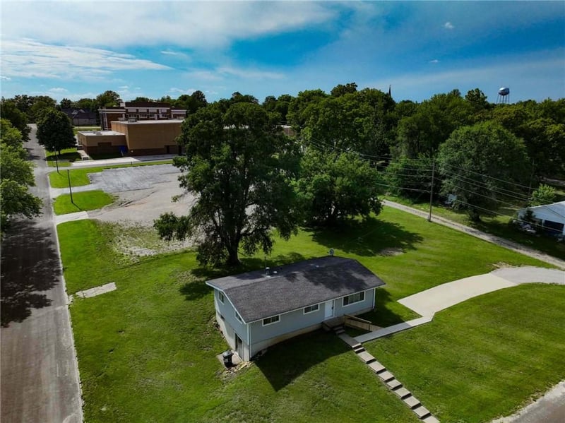1115 3rd Ave, Horton, KS 66439
