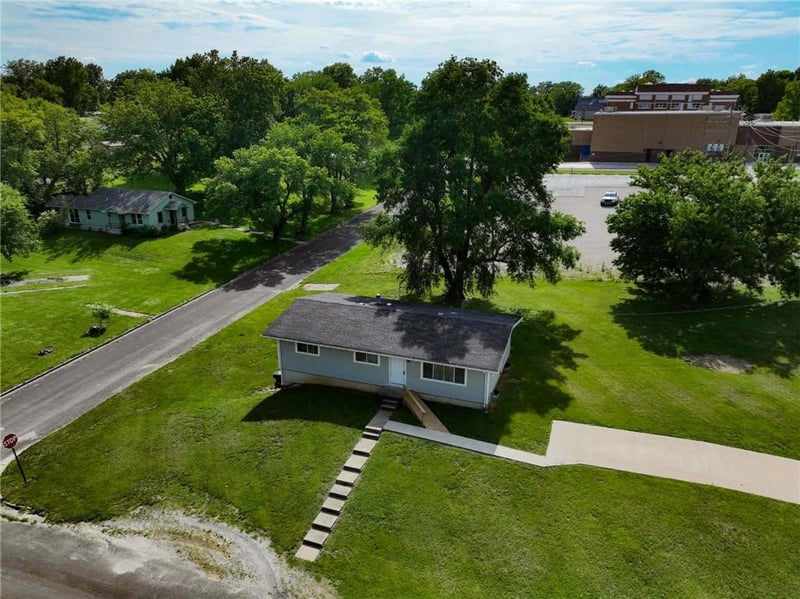 1115 3rd Ave, Horton, KS 66439