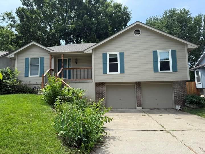 1016 Eastman St, Blue Springs, MO 64015