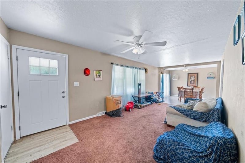 142 Sugar Creek Blvd, Independence, MO 64054