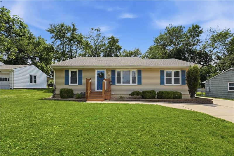 800 Miller St, Lee's Summit, MO 64063