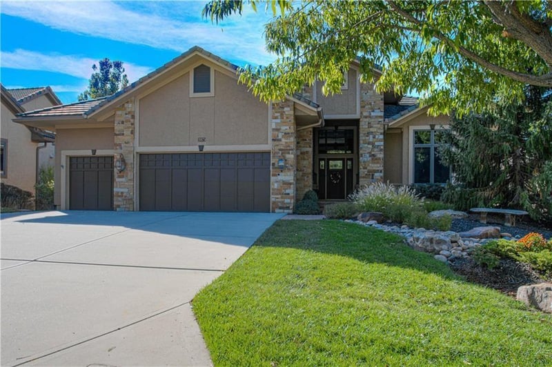 26675 100th Pl, Olathe, KS 66061