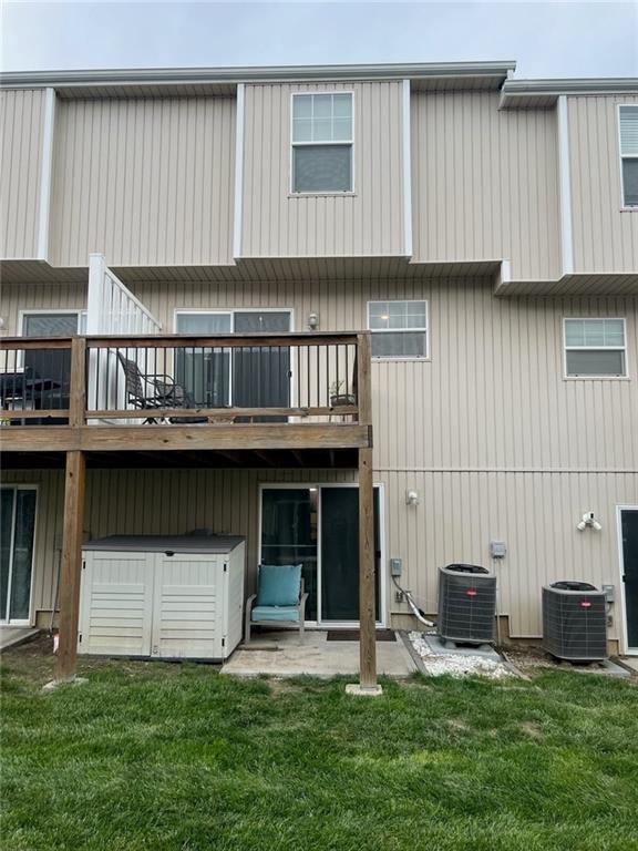 213 Pointe Ln, Raymore, MO 64083