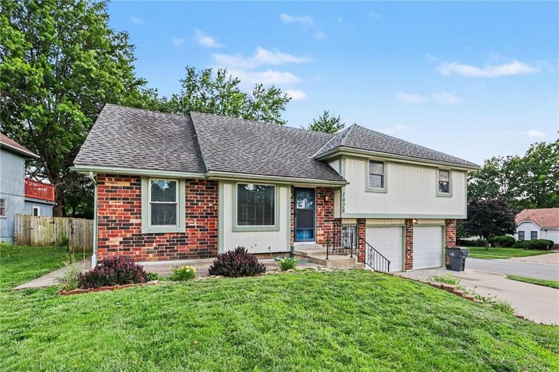 1028 Lindenwood Dr, Olathe, KS 66062