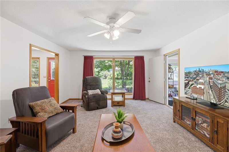 904 Joseph Dr, Lawrence, KS 66049