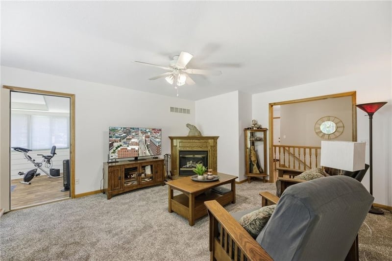 904 Joseph Dr, Lawrence, KS 66049