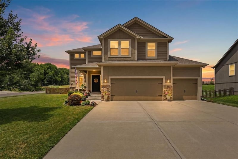 1406 Silhouette Dr, Kearney, MO 64060