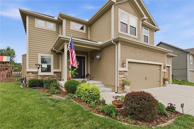 1406 Silhouette Dr, Kearney, MO 64060
