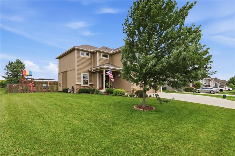 1406 Silhouette Dr, Kearney, MO 64060