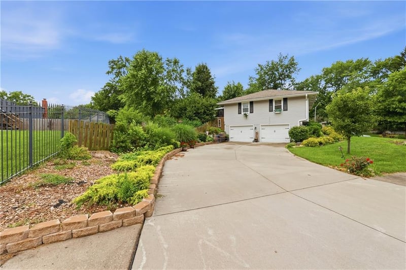 2821 Tepee Ave, Independence, MO 64057