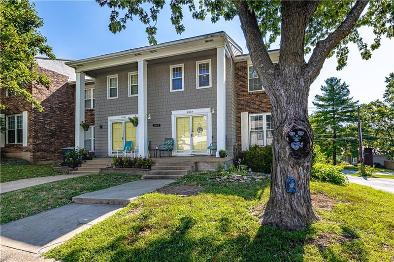 8033 Harrison Ln, Kansas City, MO 64118