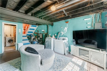 8033 N Harrison Ln, Kansas City, MO 64118