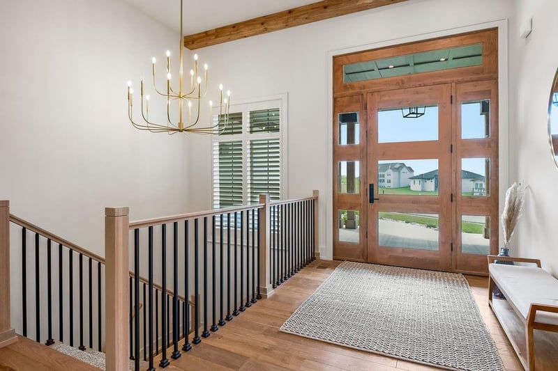 2270 Scenic View Dr, Riverside, MO 64150