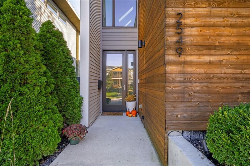 2549 Tracy Ave, Kansas City, MO 64108