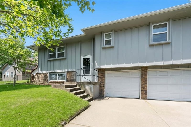 102 Cooper St, Buckner, MO 64016