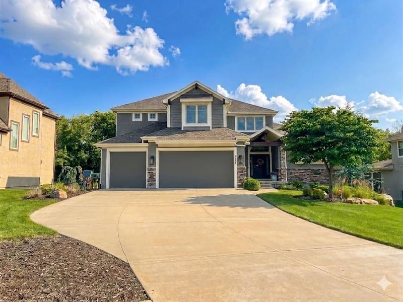 9603 152nd Ter, Overland Park, KS 66221