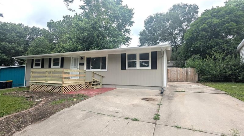 8602 91st Ter, Kansas City, MO 64138