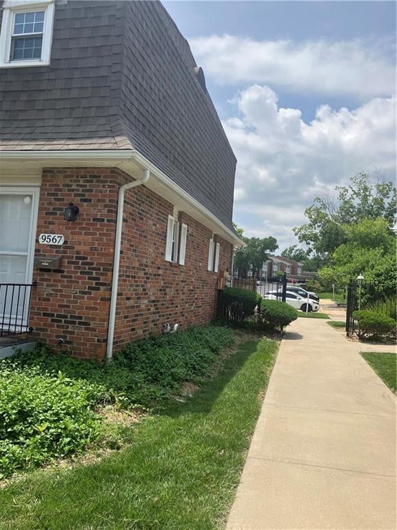 9567 Perry Ln, Overland Park, KS 66212