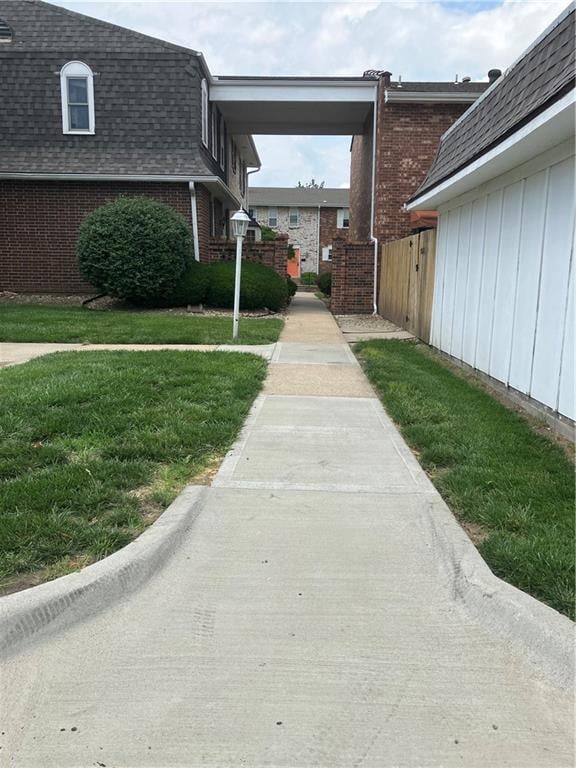9567 Perry Ln, Overland Park, KS 66212