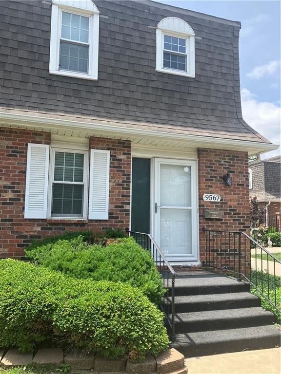 9567 Perry Ln, Overland Park, KS 66212