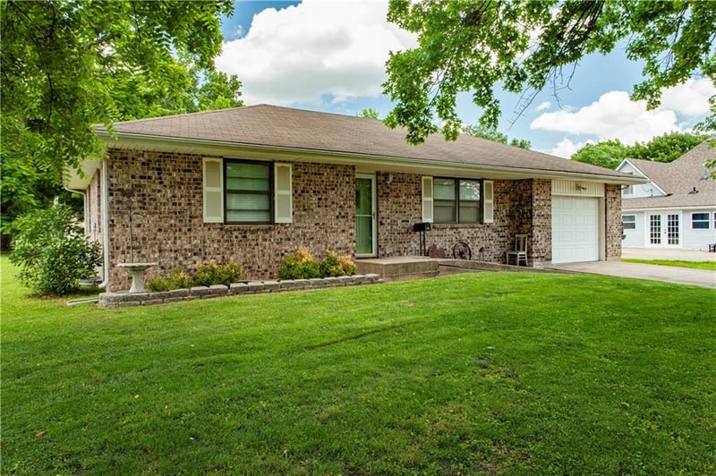 203 Phillips St, Odessa, MO 64076
