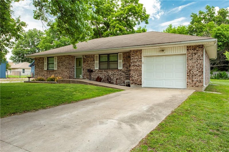 203 Phillips St, Odessa, MO 64076