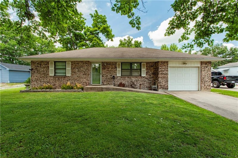 203 Phillips St, Odessa, MO 64076